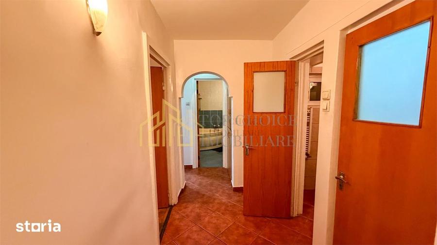 Apartament cu 3 camere decomandat, mobilat în Tei