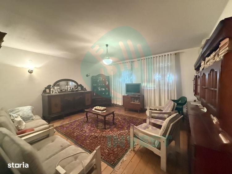 Casă cu 4 camere în Moara Domnească