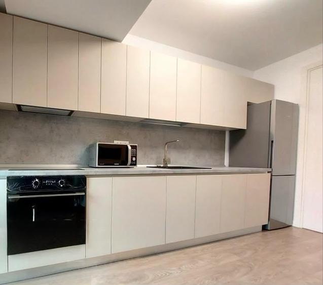 Apartament cu 3 camere decomandat în Aviației
