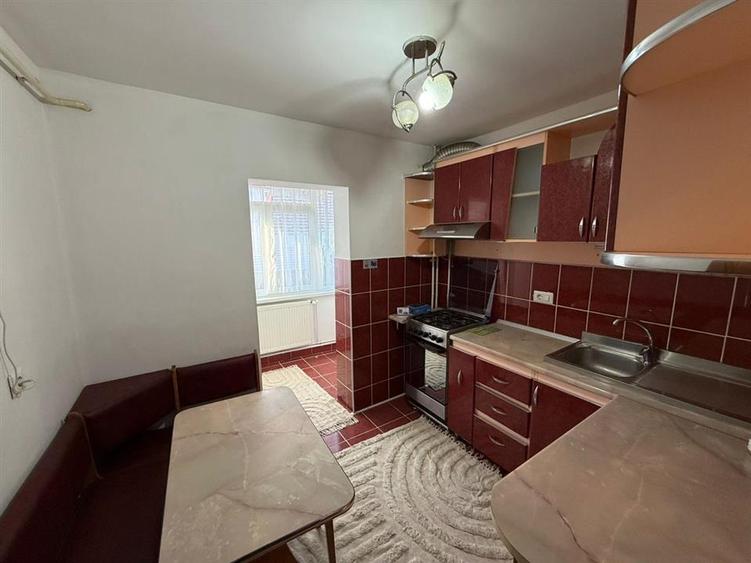 Apartament cu 3 camere decomandat, mobilat în Obcini