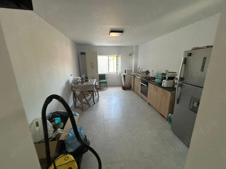 Casă cu 6 camere cu Teren 1500 Mp în Florica