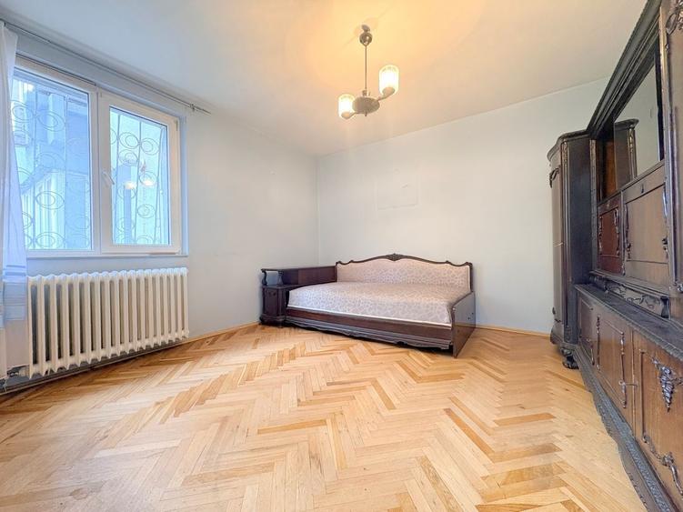 Apartament cu 3 camere semidecomandat în Ultracentral