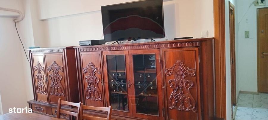 Apartament cu 3 camere decomandat în P-ța Spitalului