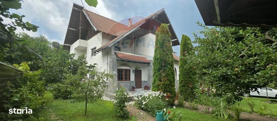 Casă cu 4 camere în Căprioru