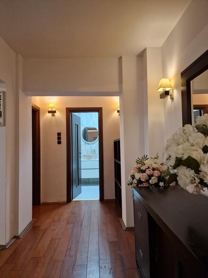 Apartament cu 4 camere decomandat în Decebal