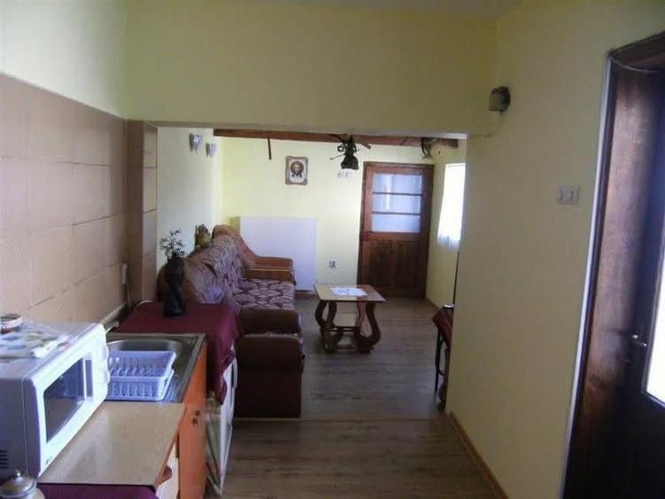 Casă cu 4 camere în Asău