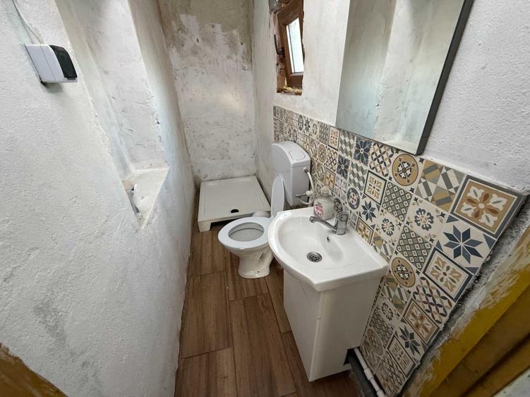 Casă cu 4 camere în Podeni