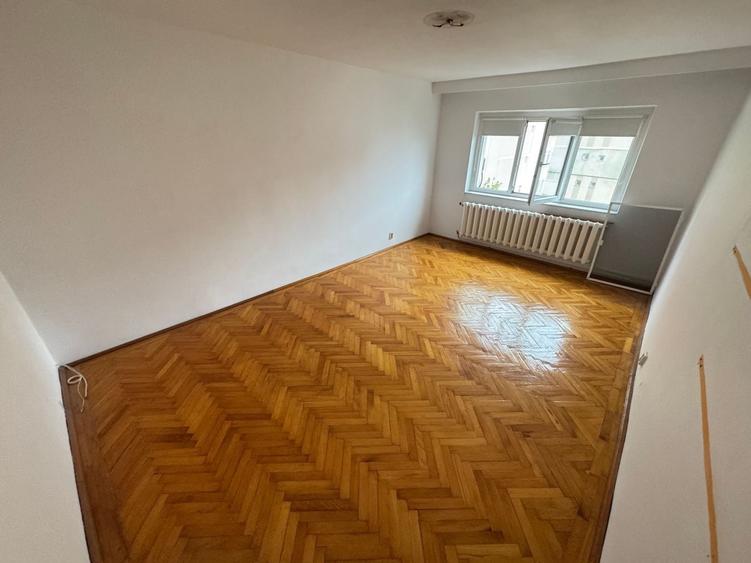Apartament cu 2 camere decomandat, mobilat în Poarta 6