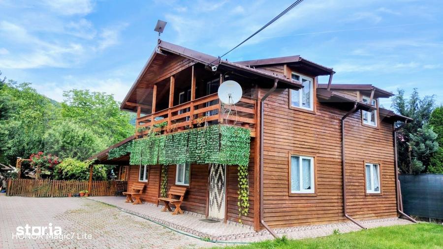 Casă cu 5 camere cu Teren 2800 Mp în Moldovenești