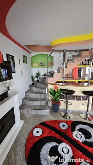 Apartament cu 7 camere decomandat în Central