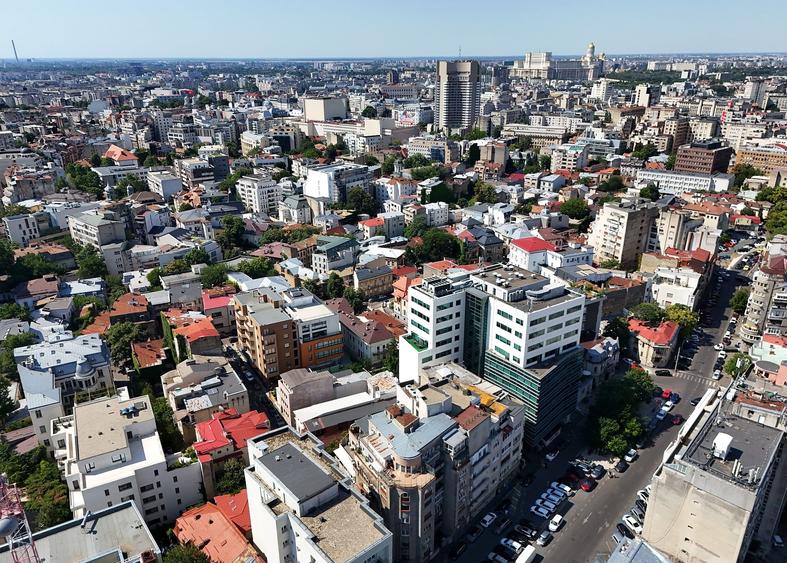 Birou, de 7,000 mp, în Universitate