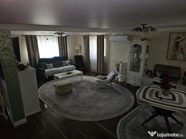 Casă cu 4 camere cu Teren 2000 Mp în Central