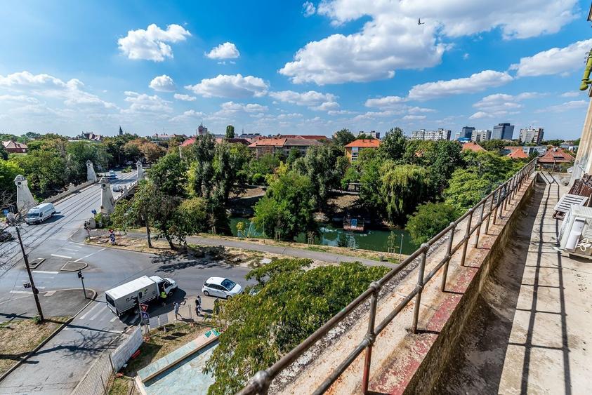 Apartament cu 4 camere semidecomandat în Fabric