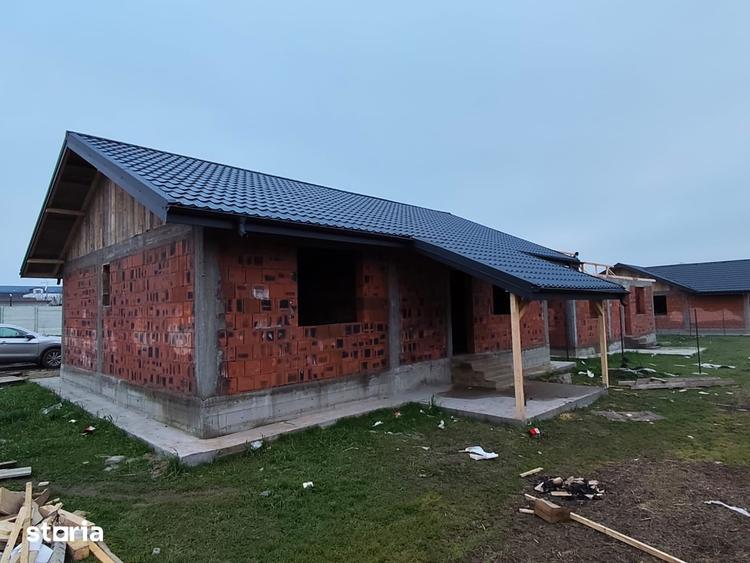 Casă cu 4 camere cu Teren 400 Mp în Crevedia