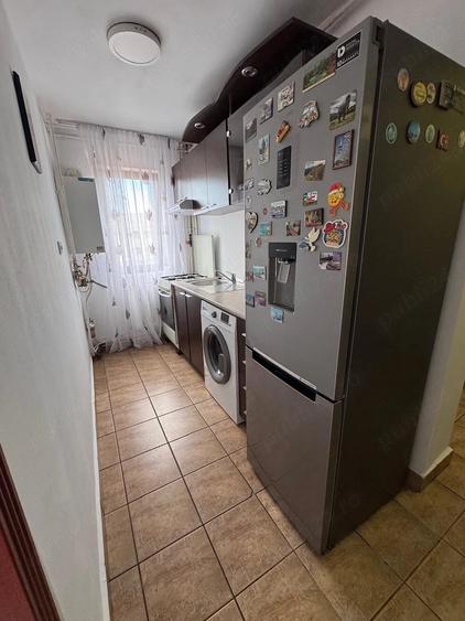 Apartament cu 3 camere semidecomandat în 9 Mai