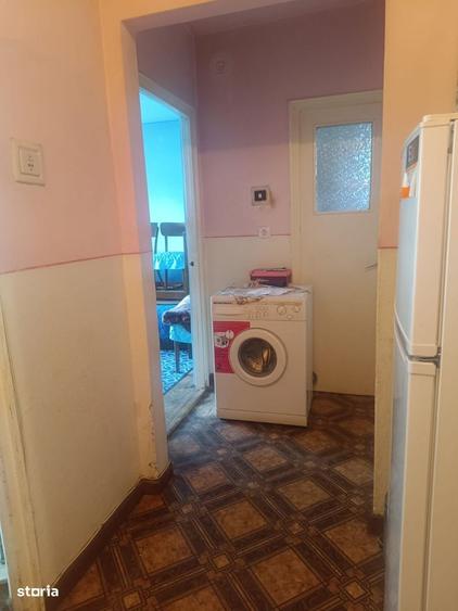 Apartament cu 3 camere decomandat în Petros