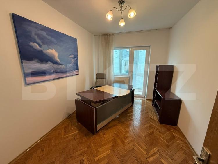 Apartament cu 4 camere decomandat, mobilat în Central