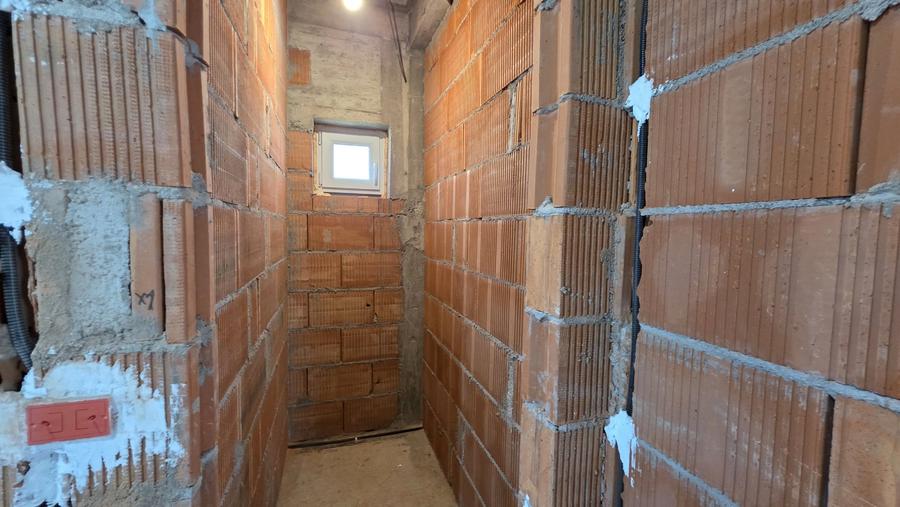 Duplex cu 5 camere cu Canalizare în Dumbrăvița