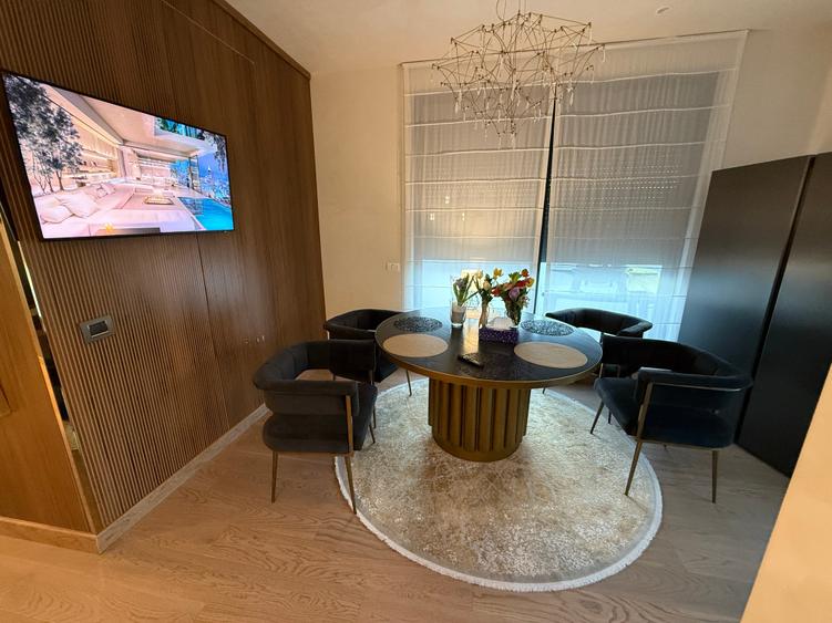 Penthouse cu 4 camere semidecomandat, mobilat în Vitan Mall