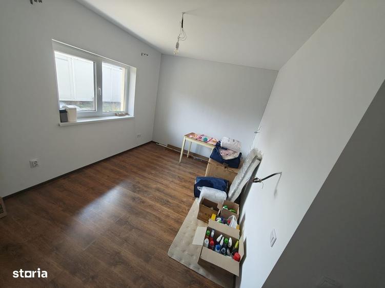 Casă cu 4 camere în Hărmanului