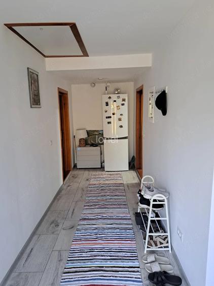 Casa de vis din lemn cu sistem fotovoltaic de 8 kW ?i baterii de 6.4 kW Autonomie totala cost ZERO