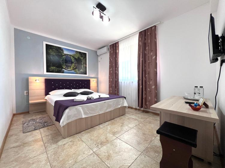 Casă cu 8 camere cu Teren 400 Mp în Central