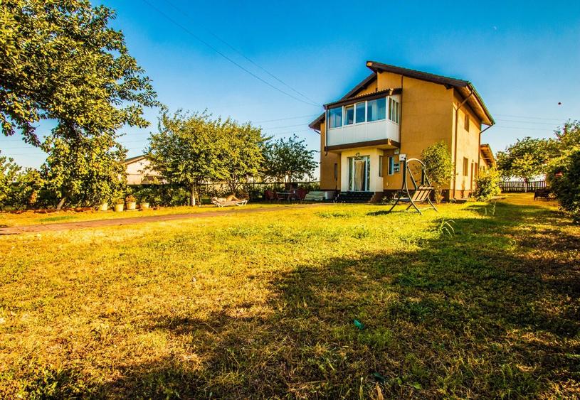 Casă individuală cu 7 camere cu Canalizare în Islaz