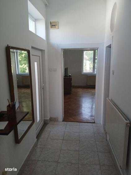 Ap. 2 camere, in casa cu gradina, Grigorescu, str. Sinaia - 12