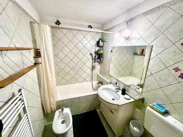 Apartament cu 4 camere decomandat în Sebastian