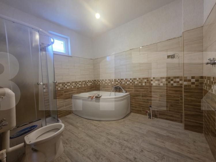 Casă individuală cu 5 camere cu Garaj în Petriceni