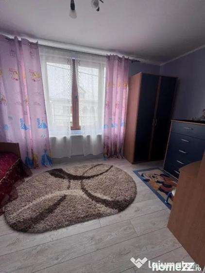Casă cu 8 camere cu Teren 700 Mp în Rădăuți