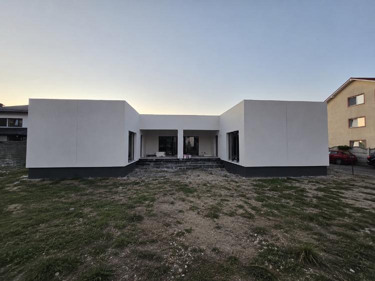 Casă individuală cu 5 camere cu Teren 850 Mp în Haliu