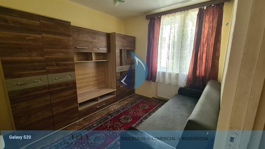 Apartament cu 4 camere în Semicentral