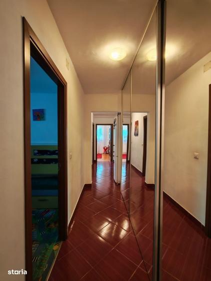 Apartament cu 3 camere decomandat, mobilat în Cornișa