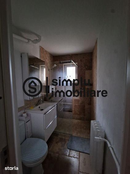 Apartament cu 3 camere semidecomandat în 1 Mai