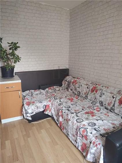 Apartament cu 4 camere decomandat, mobilat în Aeroport
