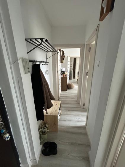 Apartament cu 3 camere semidecomandat în Drumul Taberei