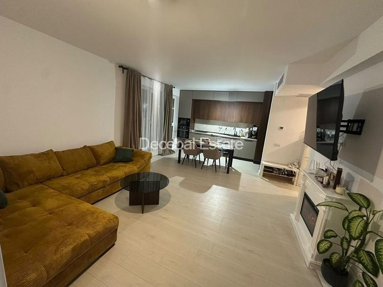 Apartament cu 3 camere semidecomandat, mobilat în Nord