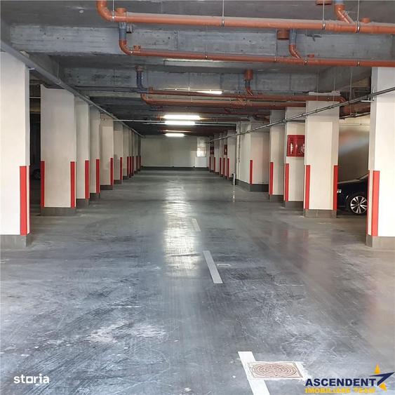 Apartament cu 4 camere decomandat în Tractorul