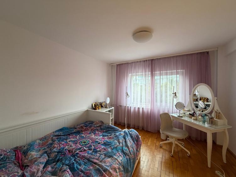 Apartament cu 4 camere decomandat în Aviației