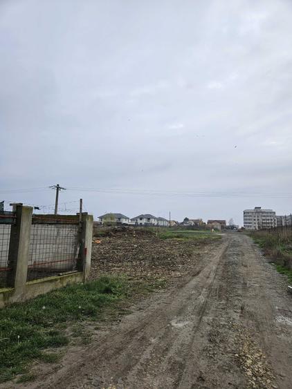 Teren de 2500 mp, în Palazu Mare
