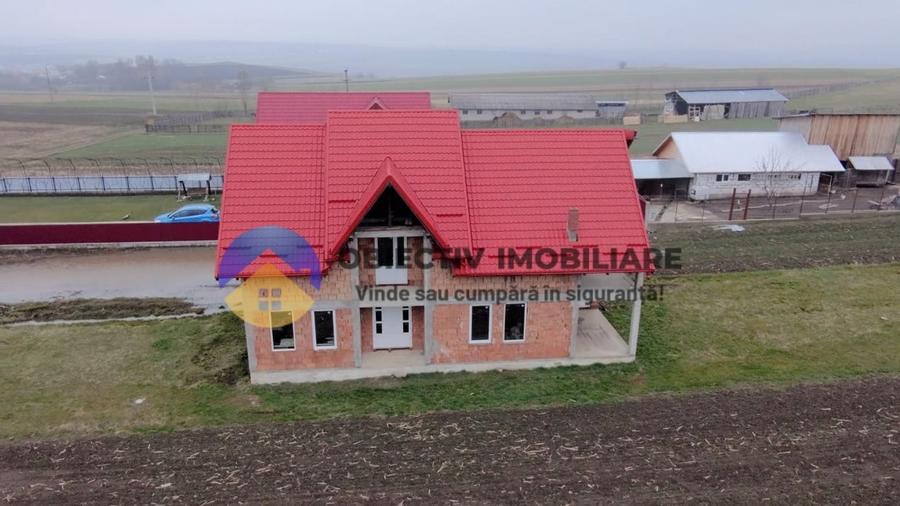 Casă cu 4 camere cu Teren 1800 Mp în Grumăzești