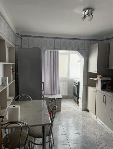 Apartament cu 4 camere decomandat în Central