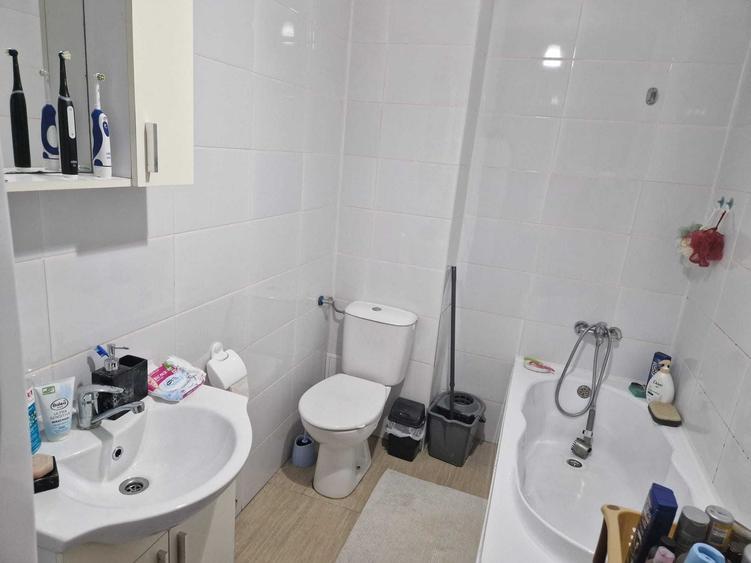 Apartament cu 2 camere semidecomandat în Florești