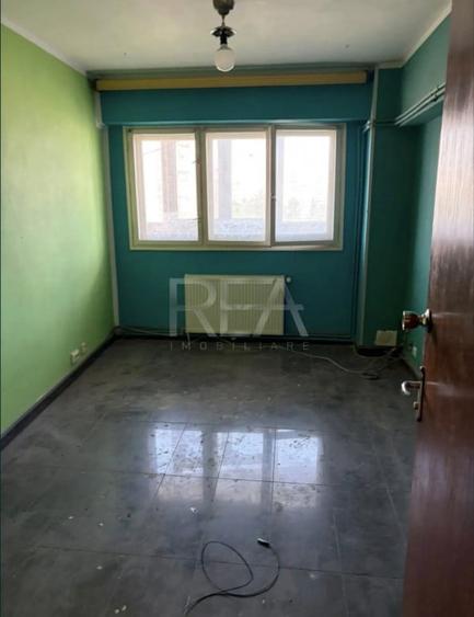 Apartament cu 4 camere decomandat în Lujerului