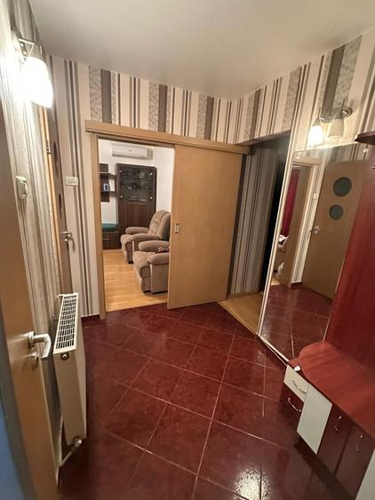 Apartament cu 4 camere decomandat în Titan
