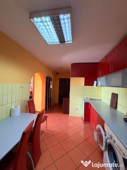 Apartament cu 3 camere decomandat în Exterior Vest