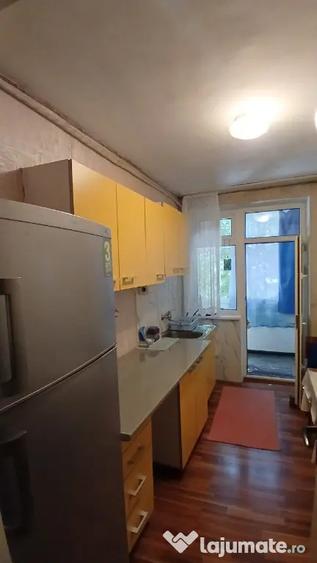 Apartament cu 3 camere decomandat, mobilat în Iancului