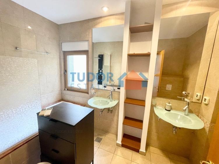 Duplex cu 7 camere cu Canalizare în Iancu Nicolae