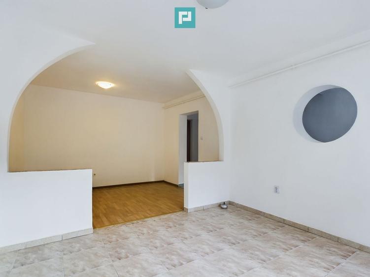 Duplex cu 5 camere cu Canalizare în Lipovei